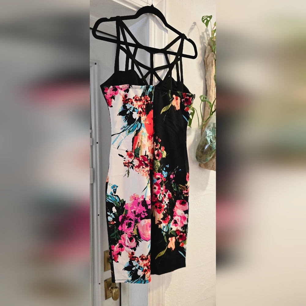 Venus Floral Crisscross Latticeback Floral Dress Size Medium - Picture 2 of 6